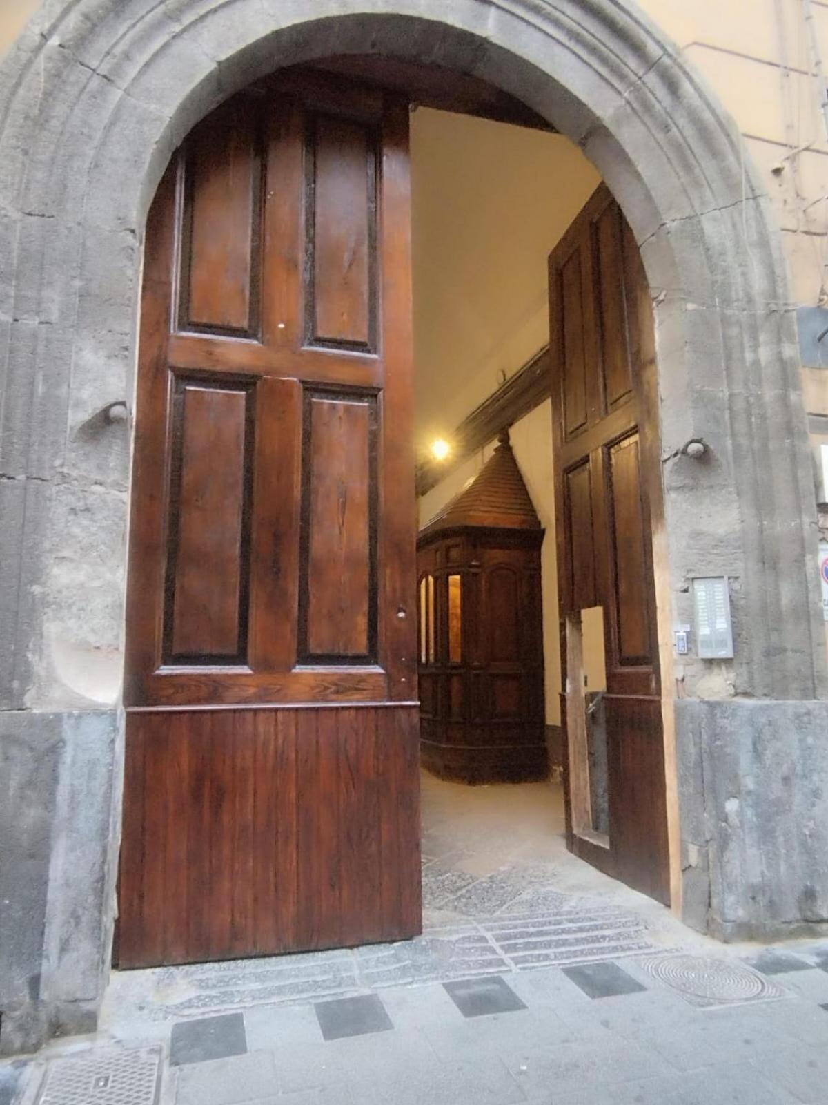 Palazzo Della Loggia B&B Naples Luaran gambar