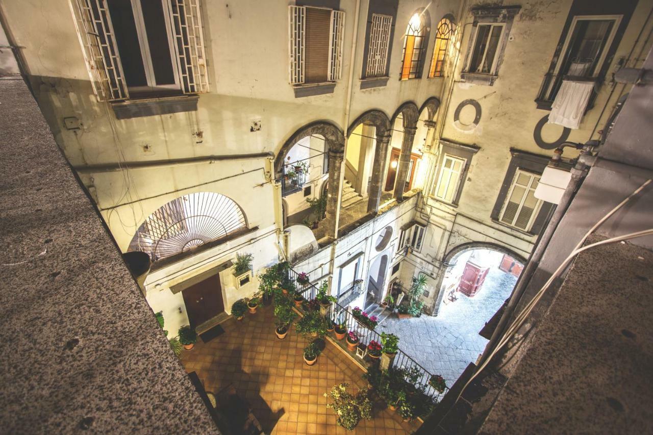 Palazzo Della Loggia B&B Naples Luaran gambar